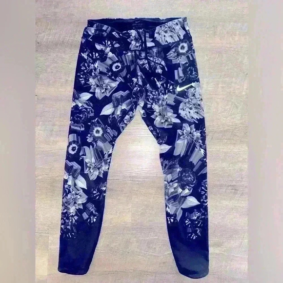 Nike- Dri-Fit Lux Leggings in Black Photo Floral Size Medium - Picture 1 of 4